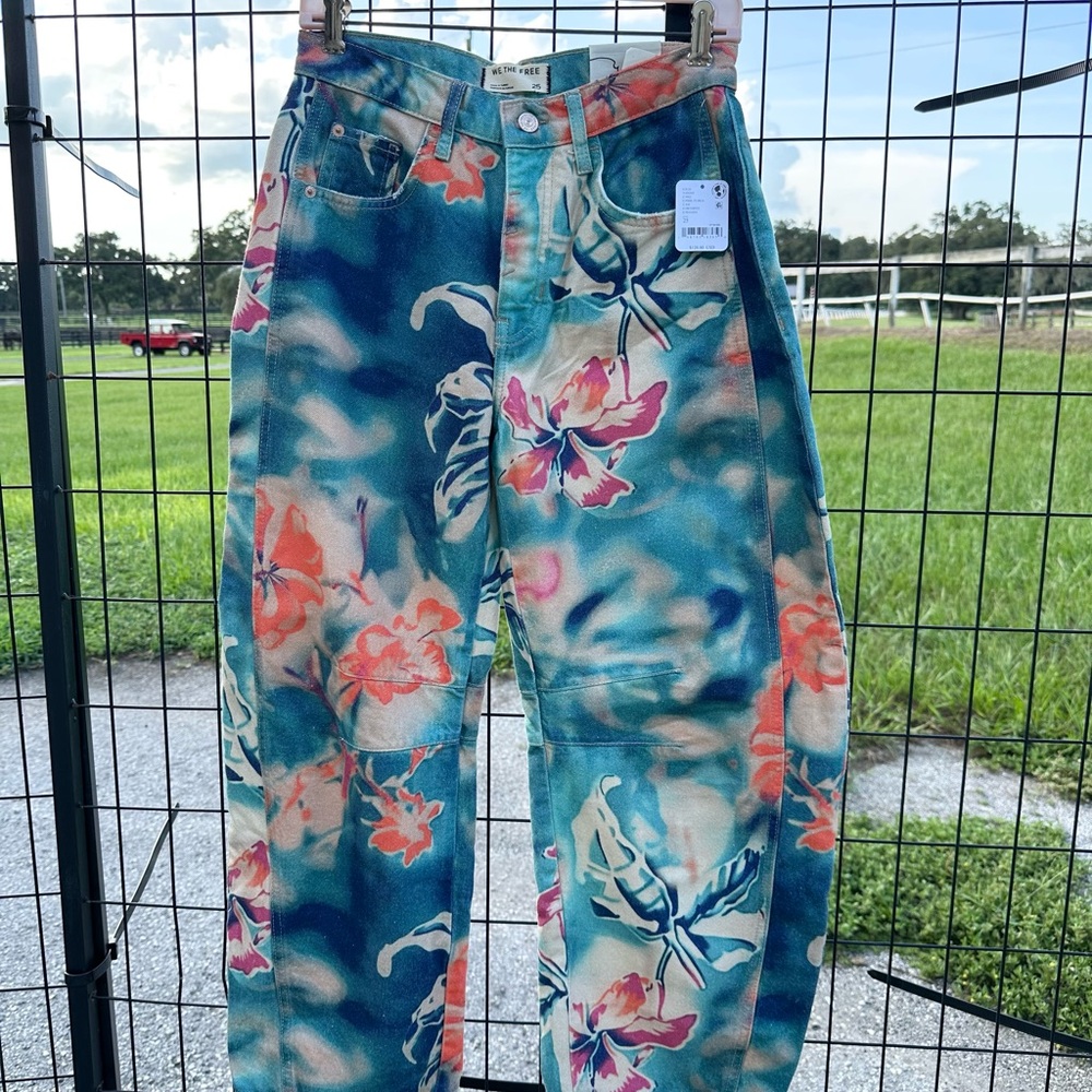 Free People We The Free Good Luck Barrel Jeans in Pool Floral 25 (fits like 24) - Picture 2 of 9